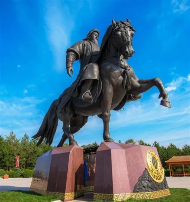 Genghis Khan Mausoleumu: Tarihi Muhteşemliği ve Gizemli Atmosferi İle Keşfedilmeyi Bekleyen Bir Hazine!