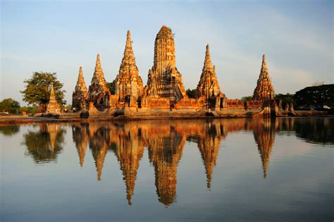 Wat Chaiwatthanaram Tapınağı: Ayutthaya Tarihi ve Büyük Bir Buddha Heykeli ile Buluşma!